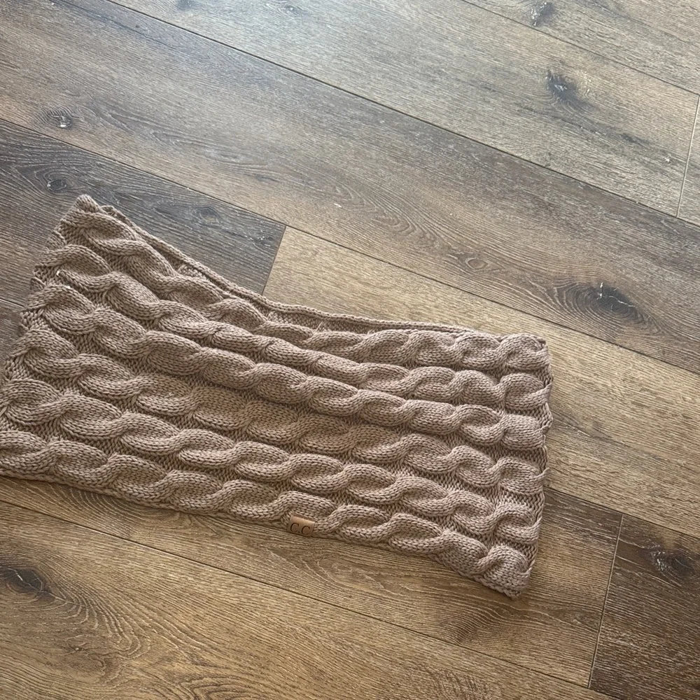 C.C. Knotted infinity‎ scarf